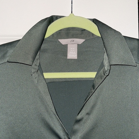 Green V-neck blouse H&M - Picture 2 of 7